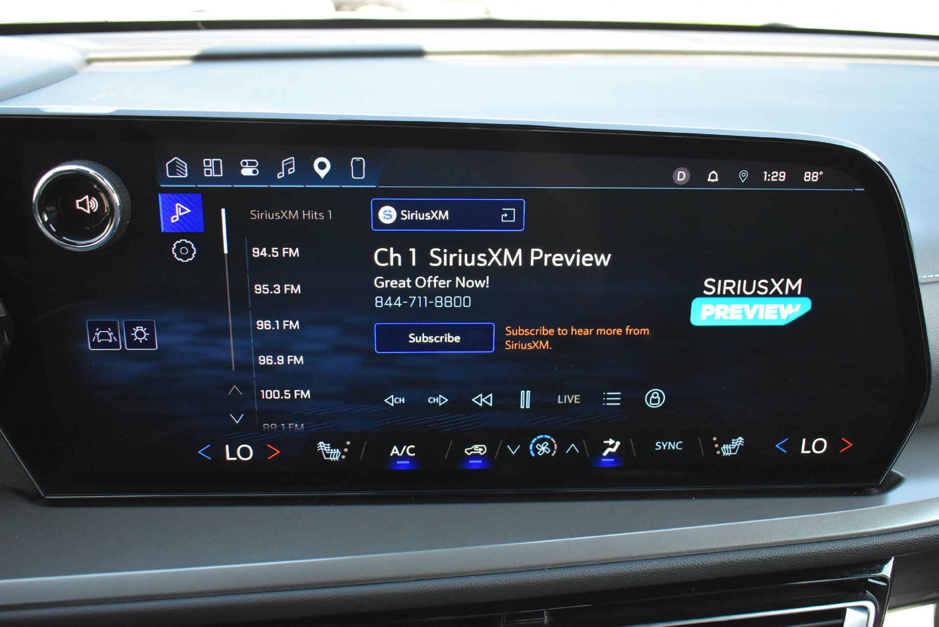 Used 2026 Chevrolet Traverse LT w/ Driver Confidence Package FWD image 29