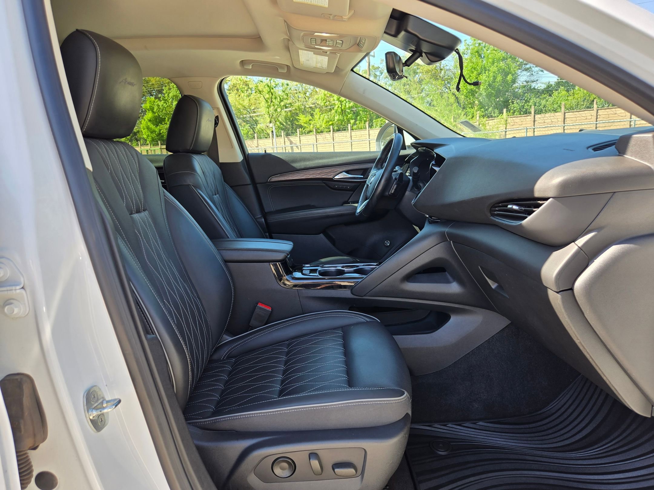 Used 2022 Buick Envision Avenir w/ Technology Package II image 28