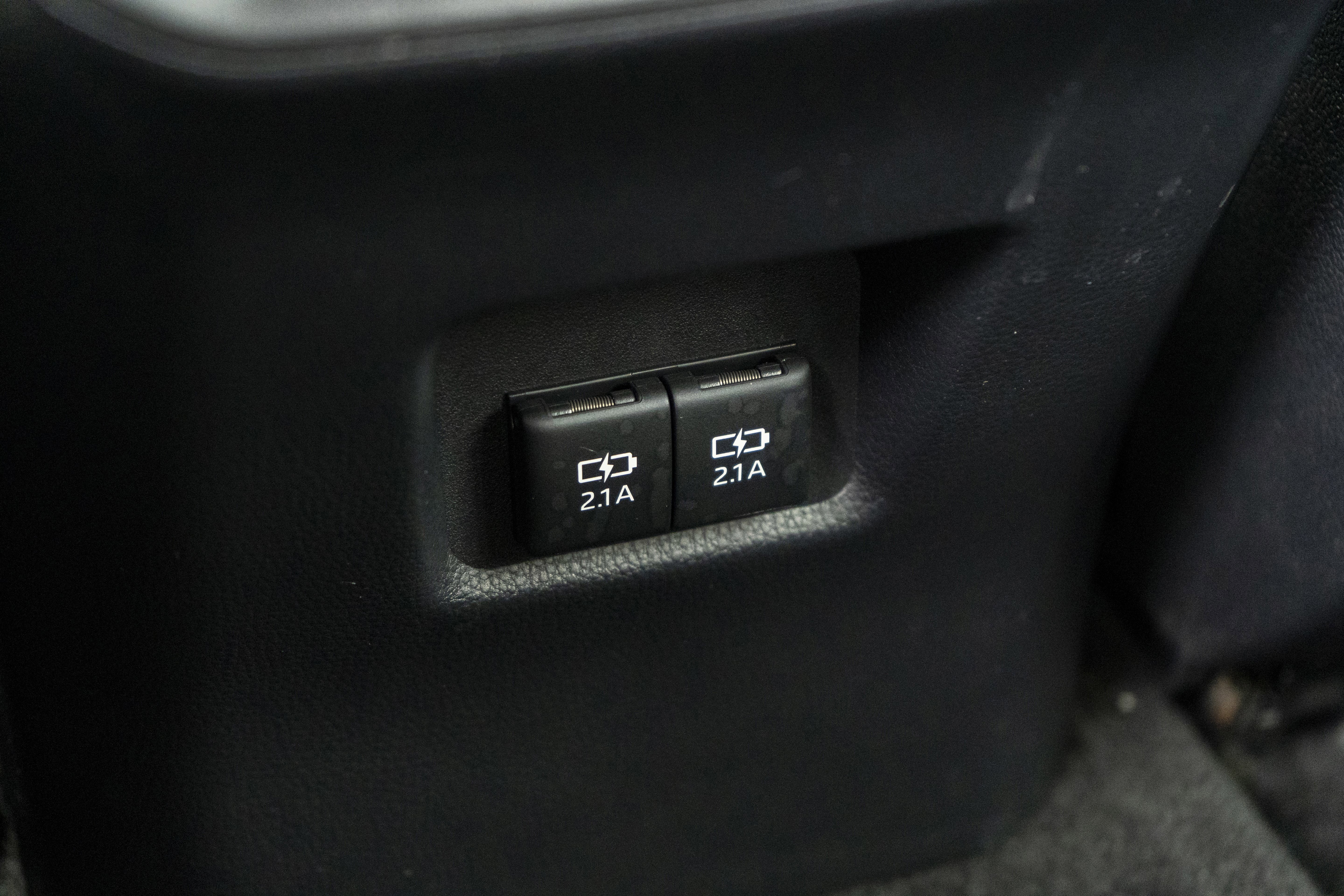 Used 2020 Toyota RAV4 XLE Premium image 40