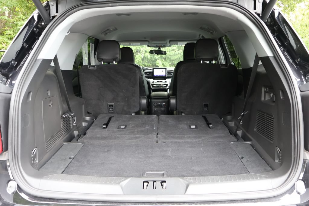 Used 2023 Ford Explorer XLT w/ Equipment Group 202A AWD/4WD image 49