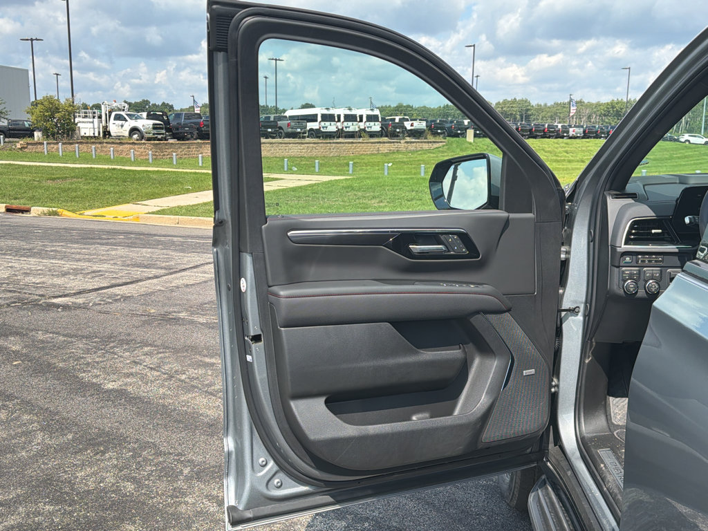 New 2026 Chevrolet Suburban RST w/ RST Capability Package AWD/4WD image 10