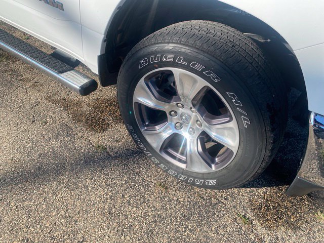 Used 2023 RAM 1500 Laramie AWD/4WD image 4