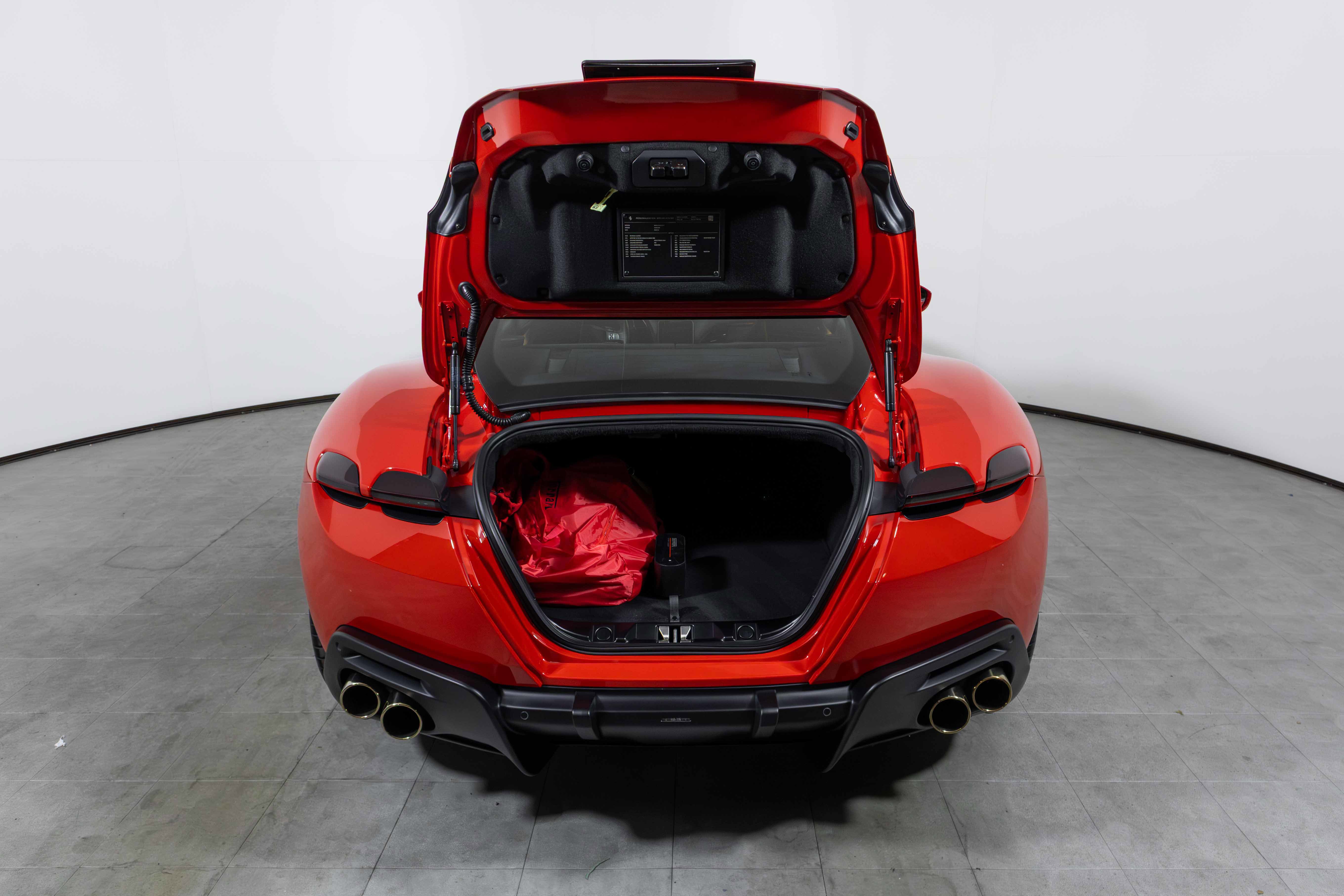 Certified 2023 Ferrari Roma image 9