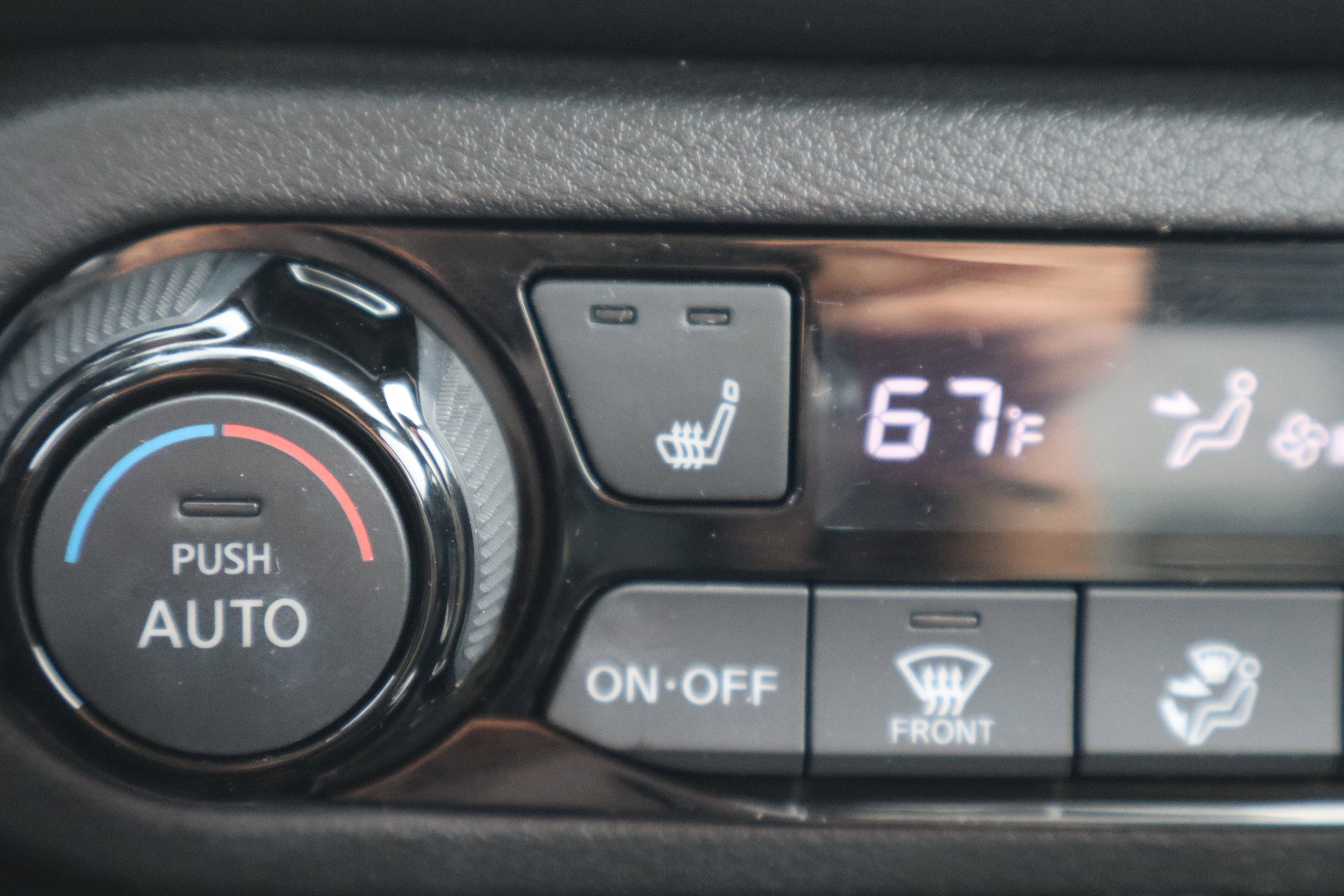 Used 2023 Nissan Kicks SR w/ SR Premium Package image 21