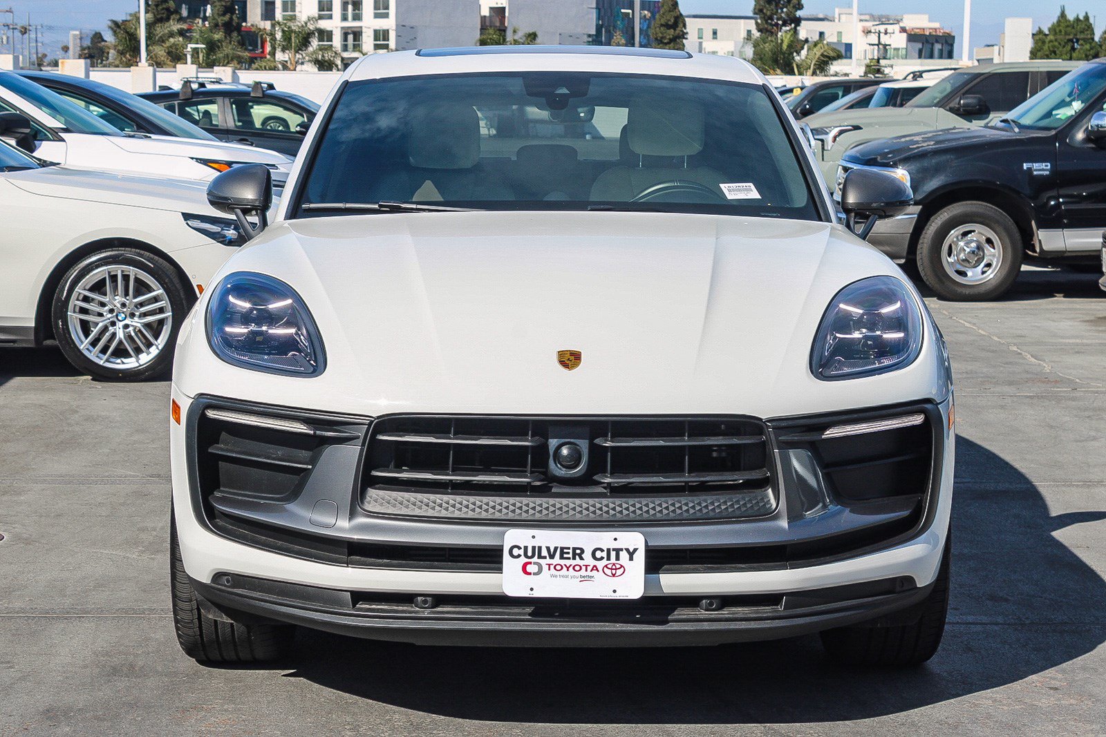 Used 2023 Porsche Macan Turbo AWD/4WD image 2