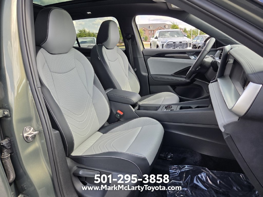 Used 2026 Volkswagen Tiguan SE R-Line FWD image 15