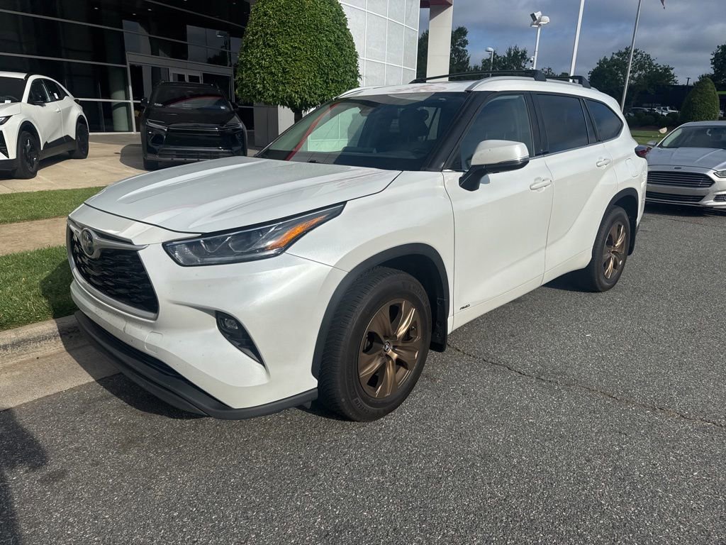 Used 2022 Toyota Highlander Bronze Edition AWD/4WD image 5