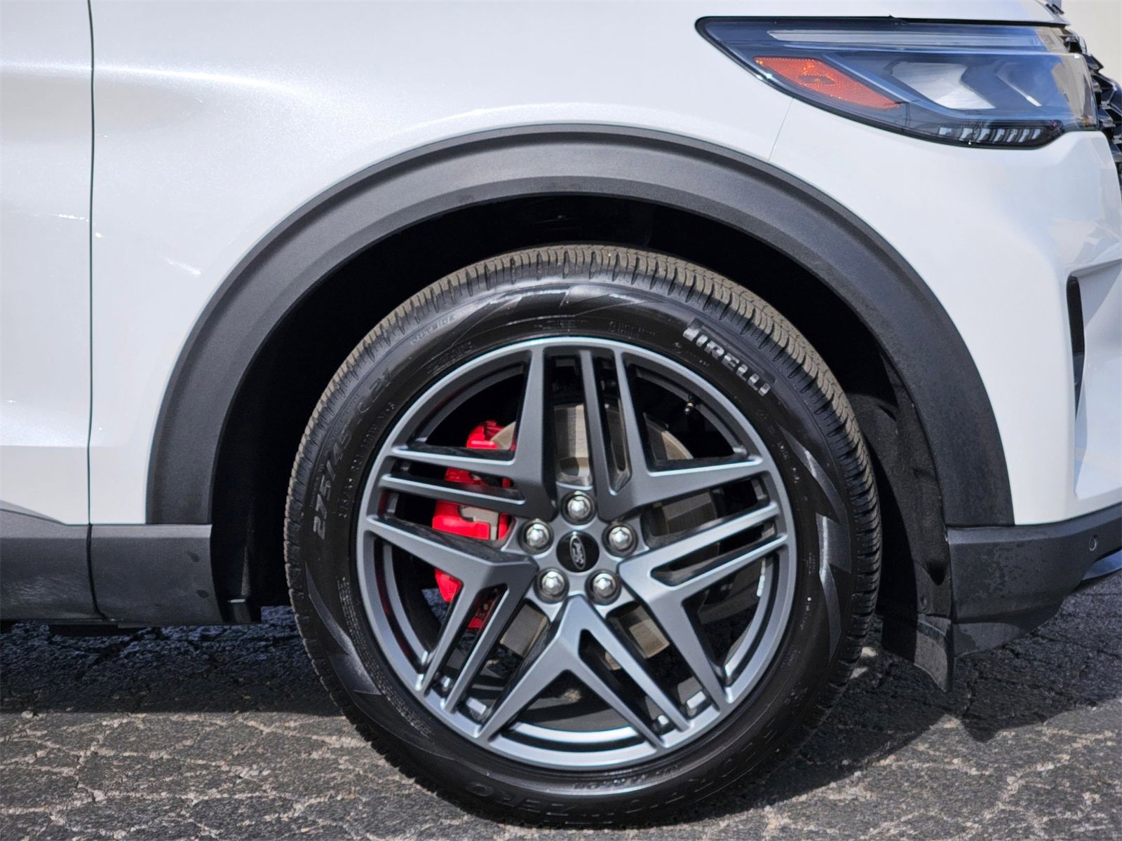 Used 2025 Ford Explorer ST image 28