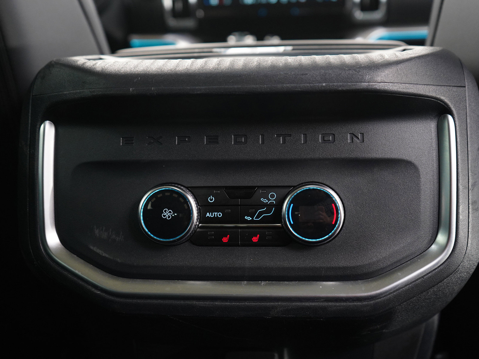 Used 2025 Ford Expedition Platinum image 17