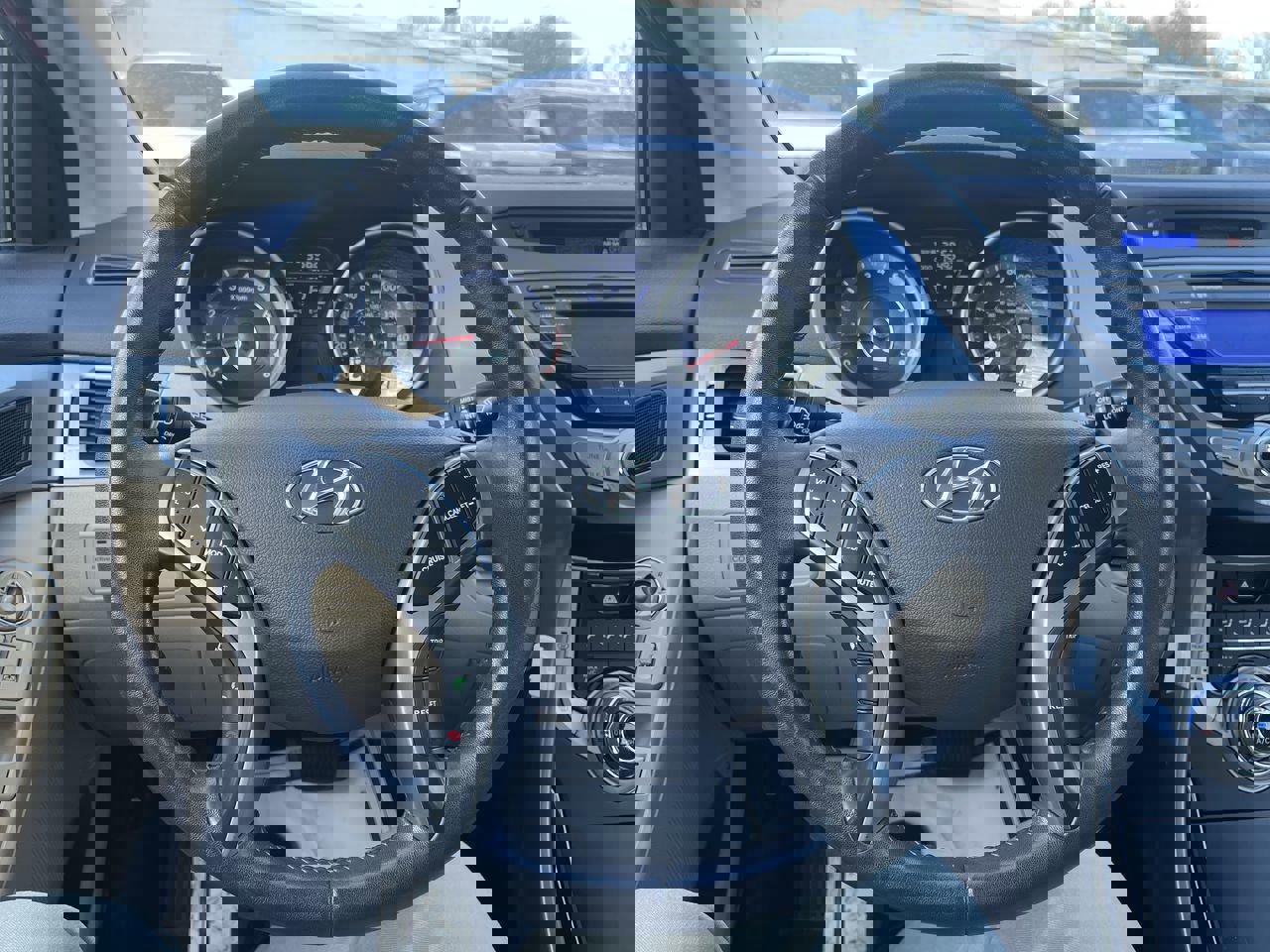 Used 2013 Hyundai Elantra Limited FWD image 18