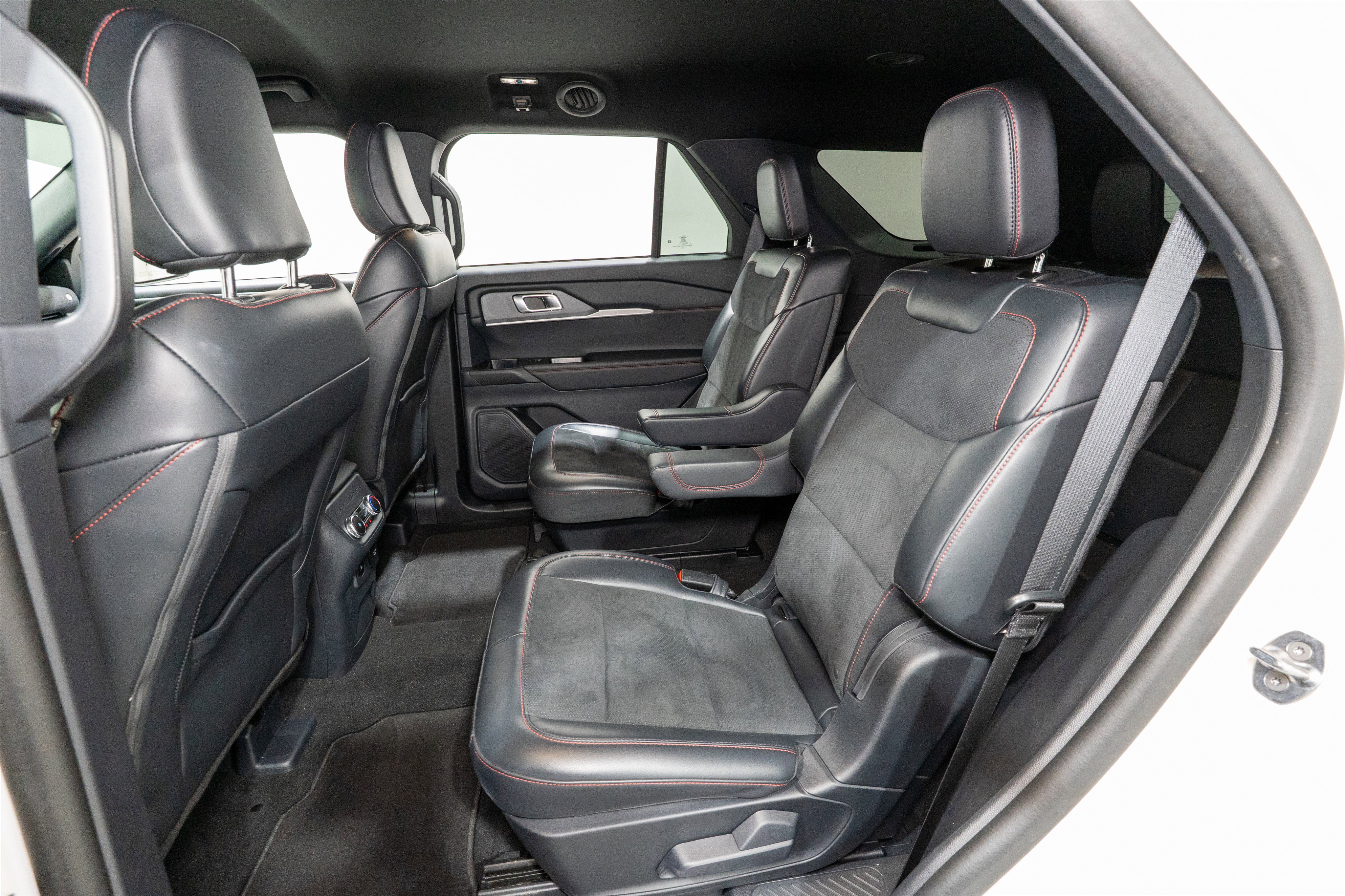 Used 2025 Ford Explorer ST AWD/4WD image 32