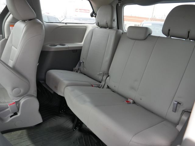 Used 2017 Toyota Sienna XLE image 18