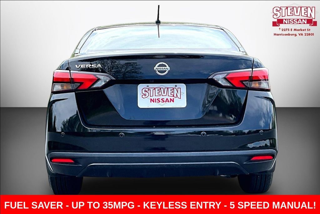 Certified 2022 Nissan Versa S FWD image 5