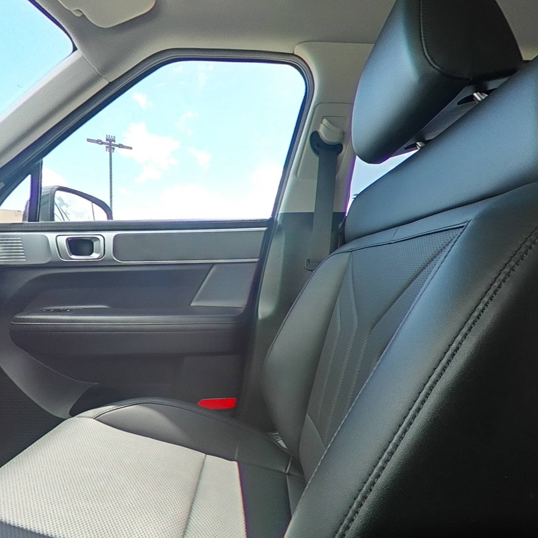 Certified 2025 Hyundai Santa Fe SEL AWD/4WD image 32