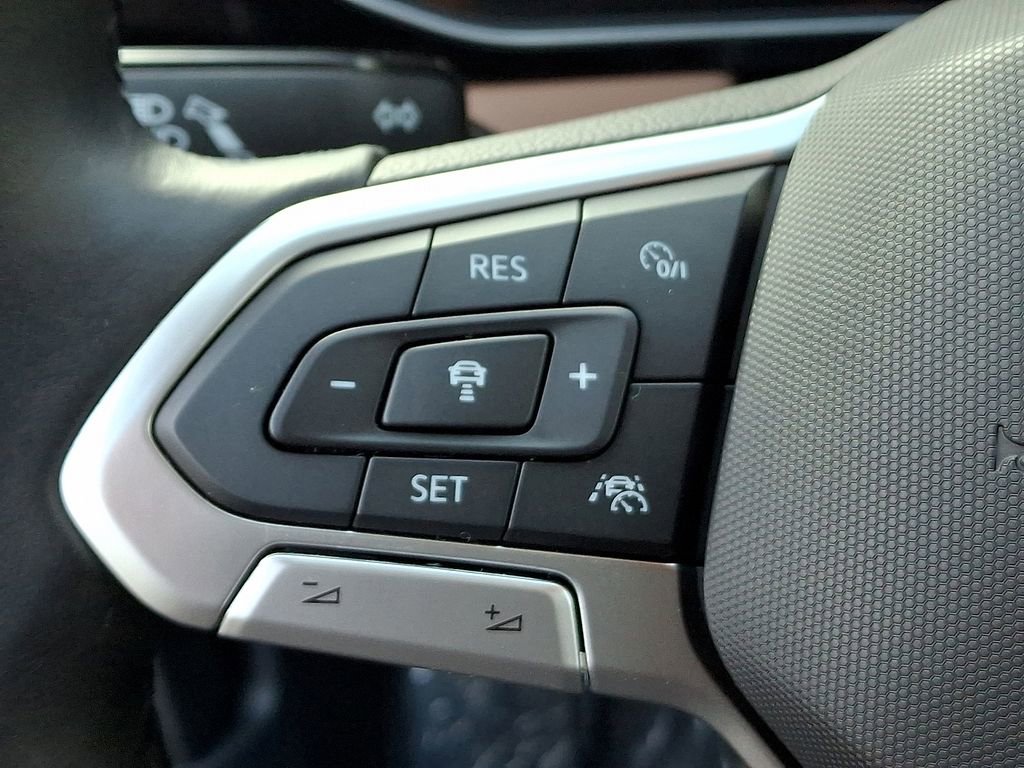 Certified 2025 Volkswagen Jetta SEL image 21