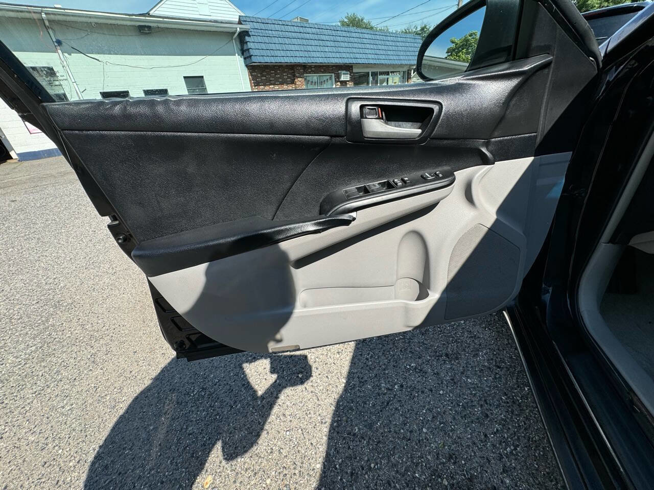 Used 2012 Toyota Camry LE image 11