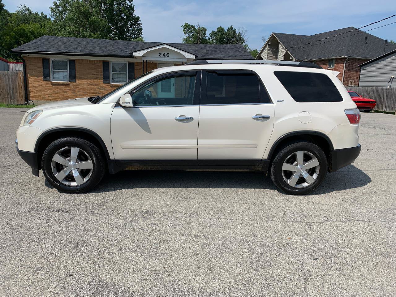 Used 2011 GMC Acadia SLT AWD/4WD image 4
