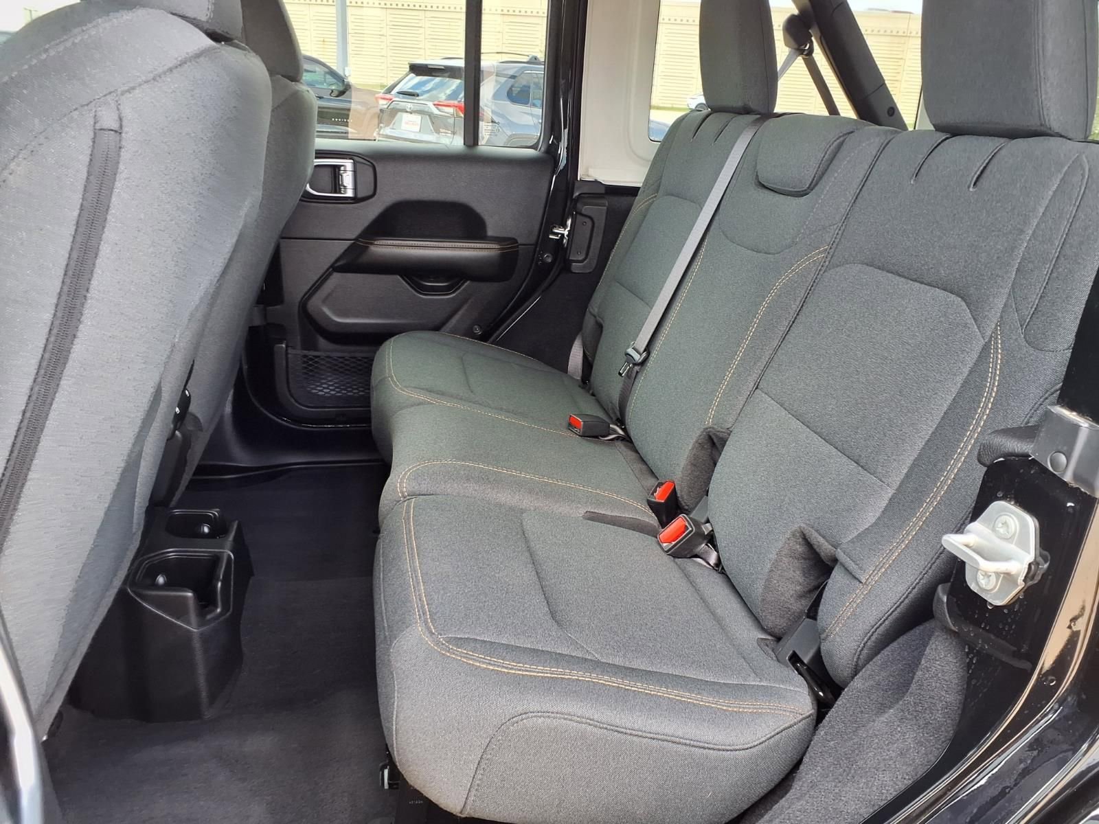 Used 2025 Jeep Wrangler Sahara image 25