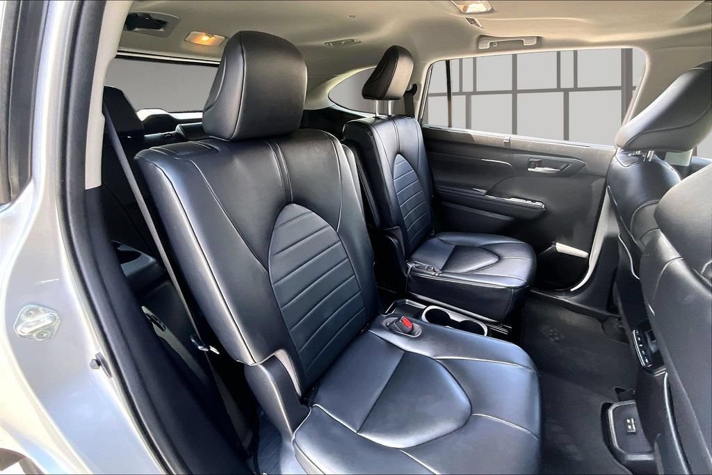 Used 2023 Toyota Highlander XLE FWD image 24