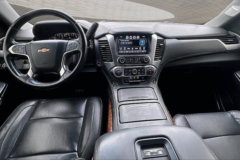 Used 2019 Chevrolet Suburban Premier w/ RST 6.2L Performance Edition RWD image 26