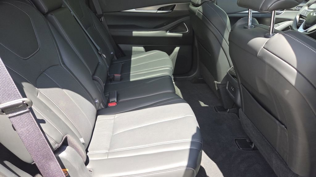 Certified 2025 INFINITI QX60 Luxe AWD/4WD image 32