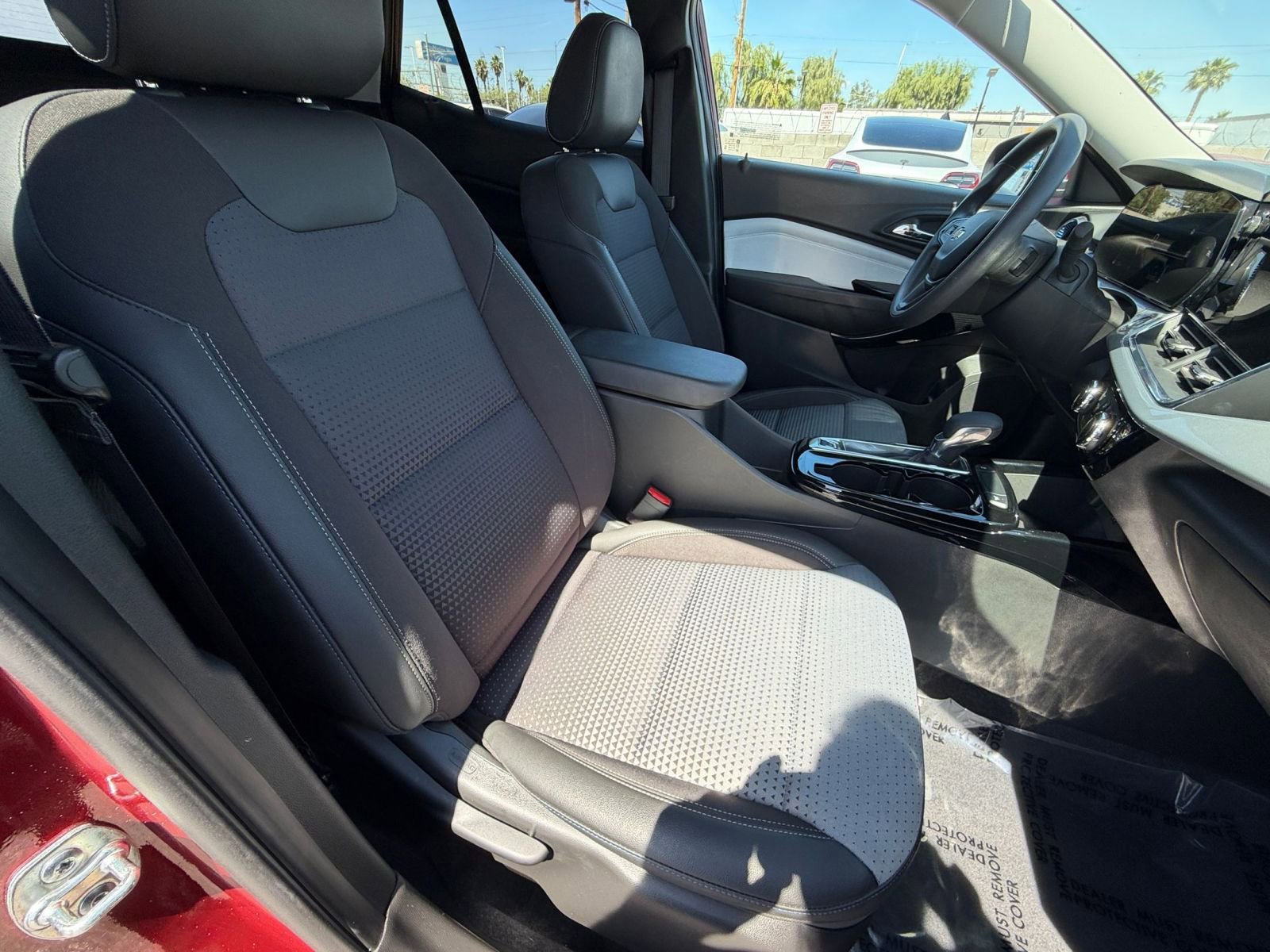 Used 2025 Chevrolet Trax LT FWD image 35