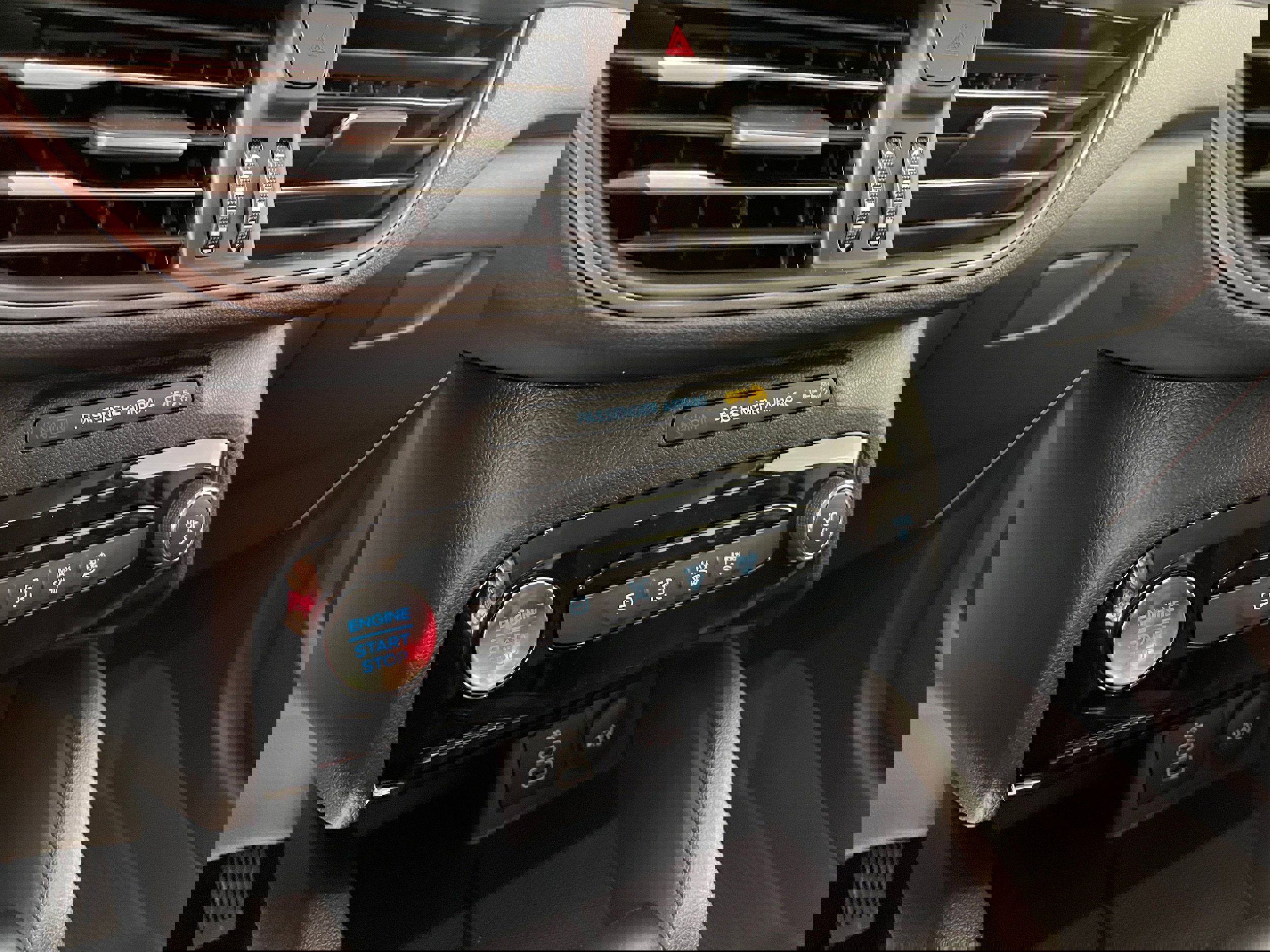 New 2025 Ford Escape SE w/ Class II Trailer Tow Package image 6