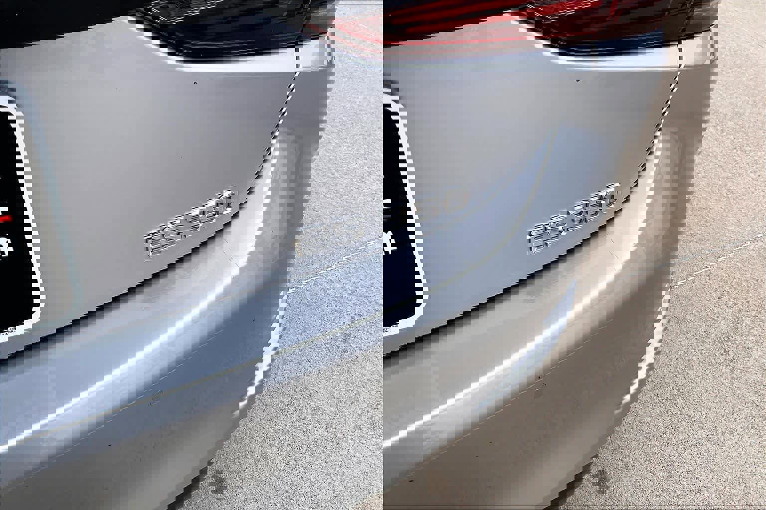 Used 2024 Lexus ES 350 Luxury w/ Technology Package image 10