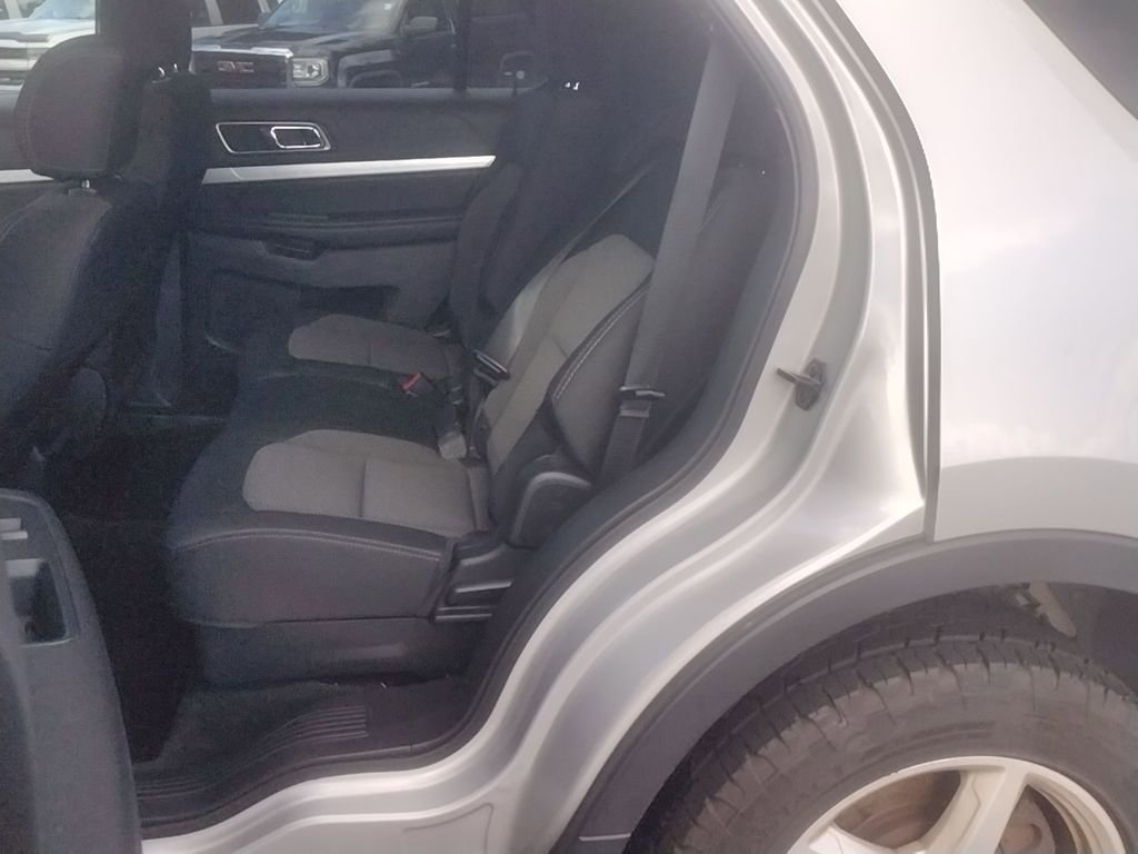 Used 2016 Ford Explorer XLT image 10