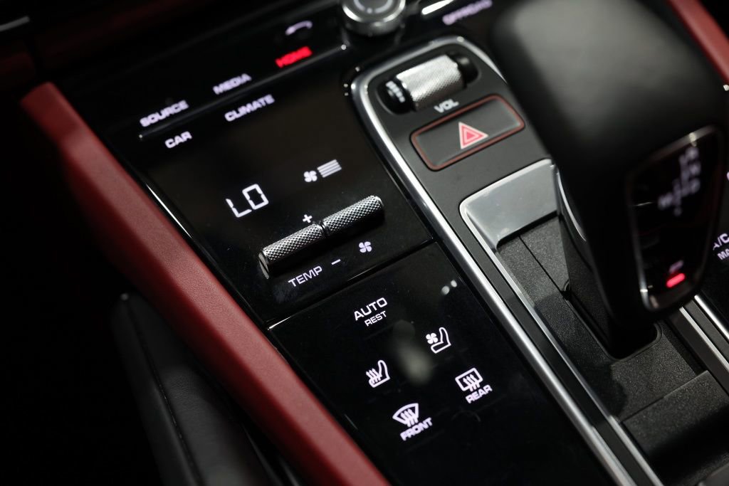 Used 2022 Porsche Cayenne Turbo image 22