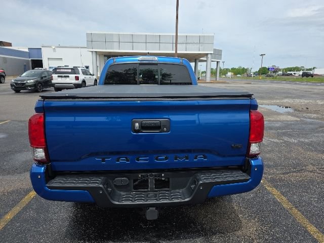 Used 2016 Toyota Tacoma TRD Off-Road w/ Premium & Technology Package AWD/4WD image 4