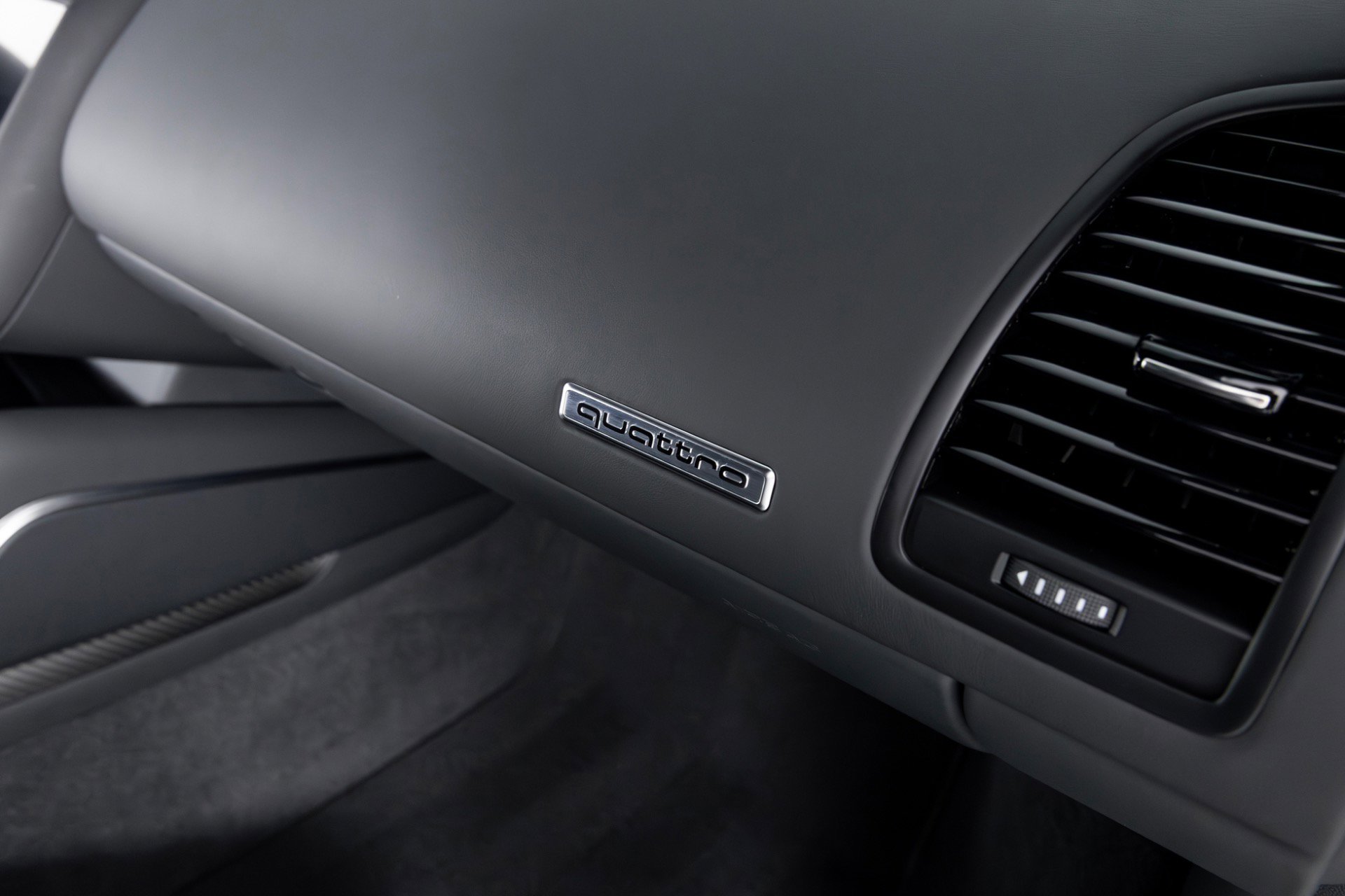 Used 2015 Audi R8 Competition image 38