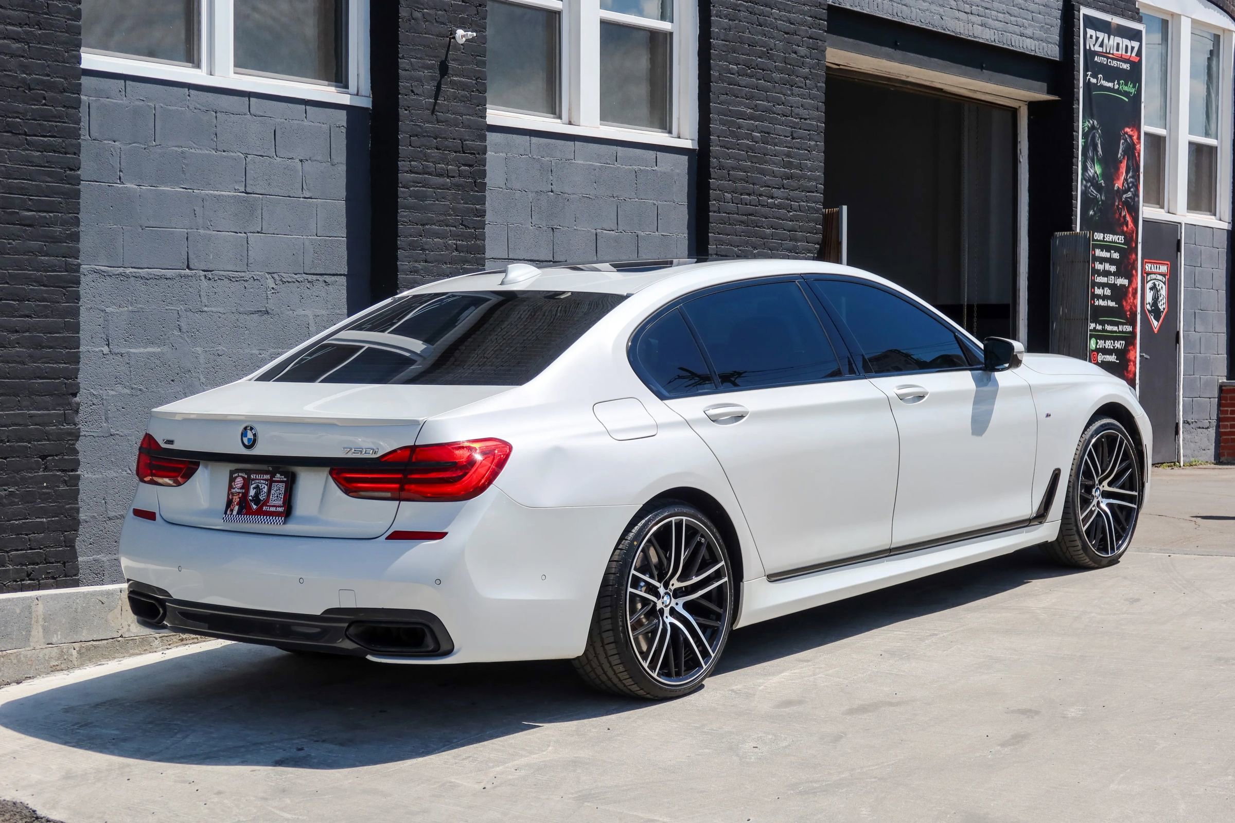 Used 2016 BMW 750i xDrive AWD/4WD image 4