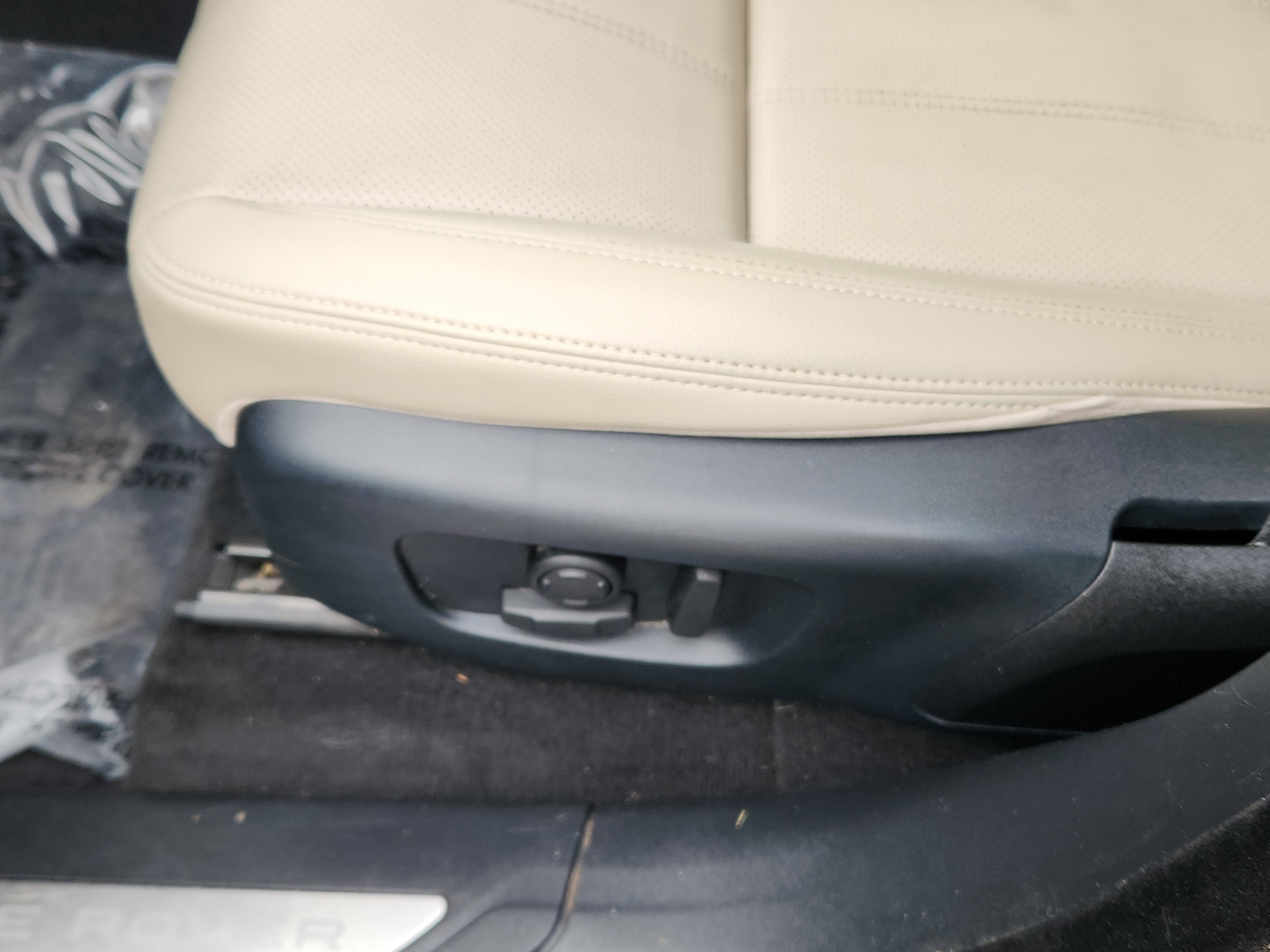 Used 2020 Land Rover Range Rover Velar S image 15