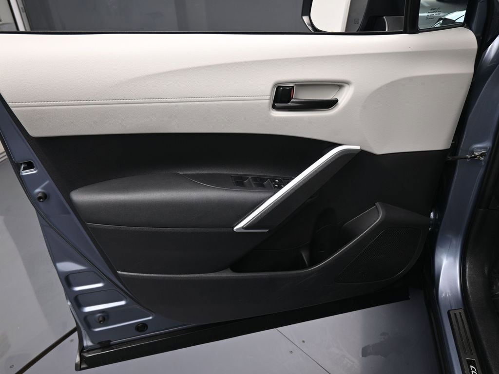 Used 2023 Toyota Corolla Cross L image 12