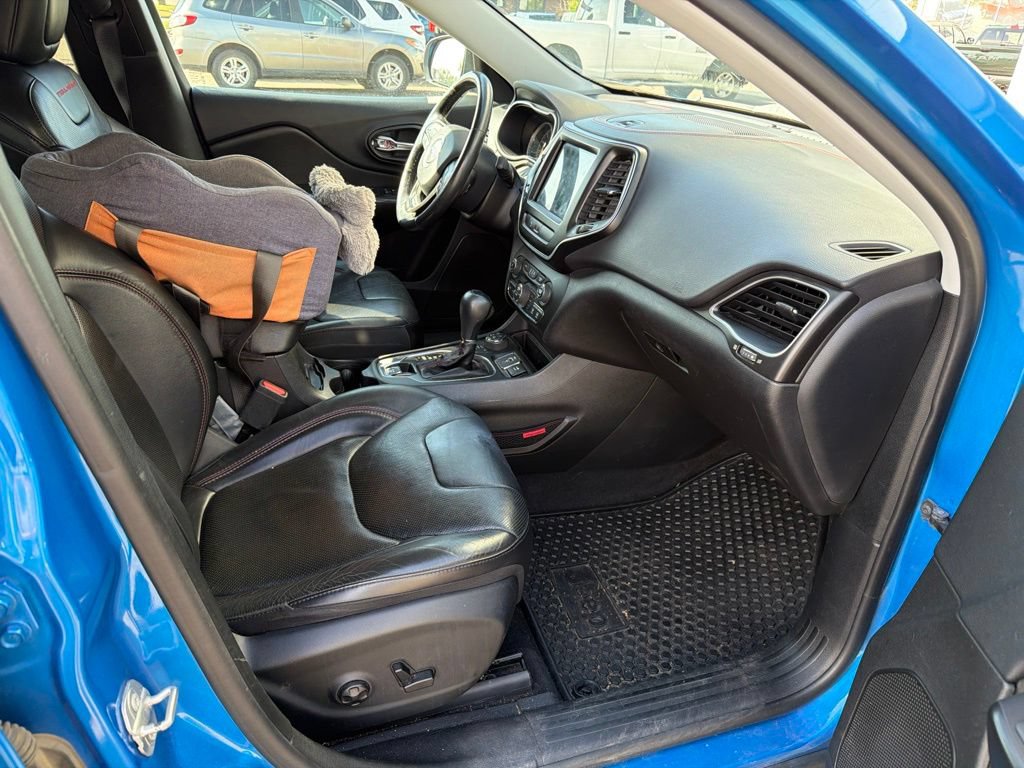 Used 2019 Jeep Cherokee Trailhawk AWD/4WD image 21