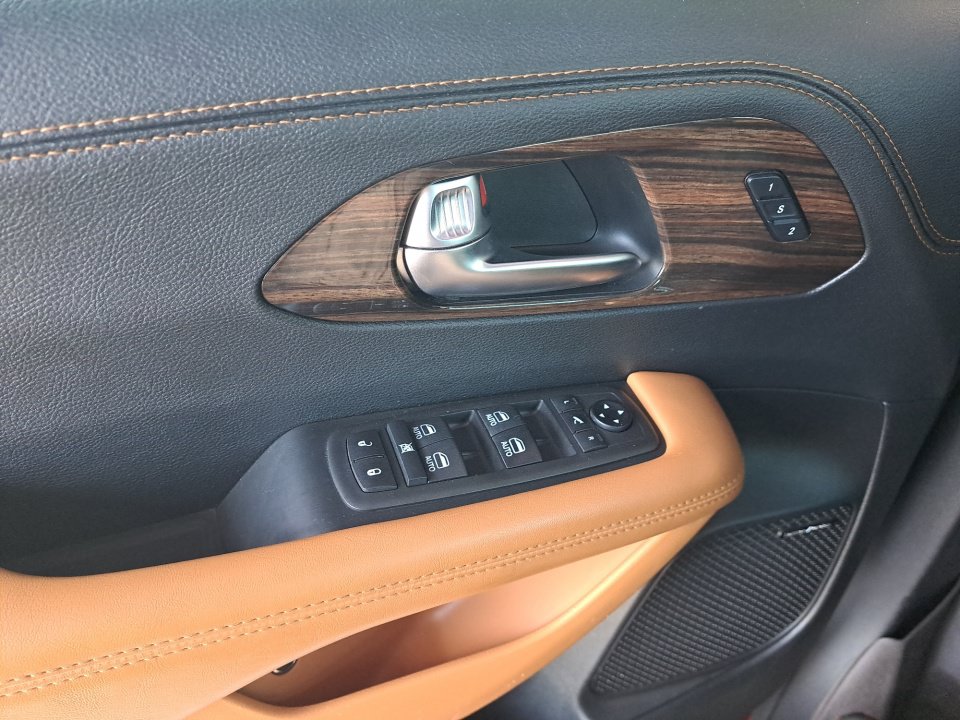 Used 2021 Chrysler Pacifica Pinnacle FWD image 36