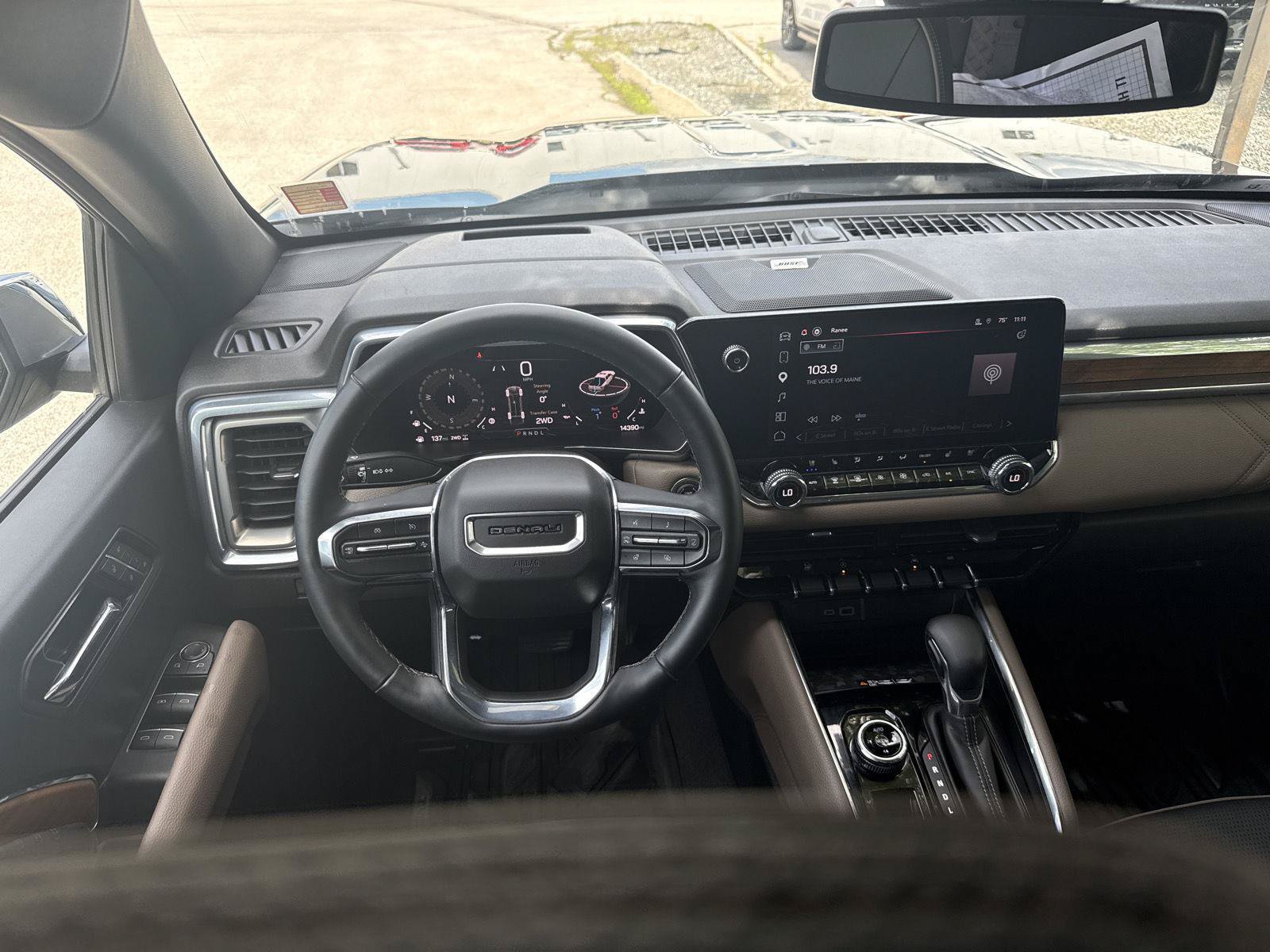 Used 2023 GMC Canyon Denali w/ Denali Black Edition AWD/4WD image 15