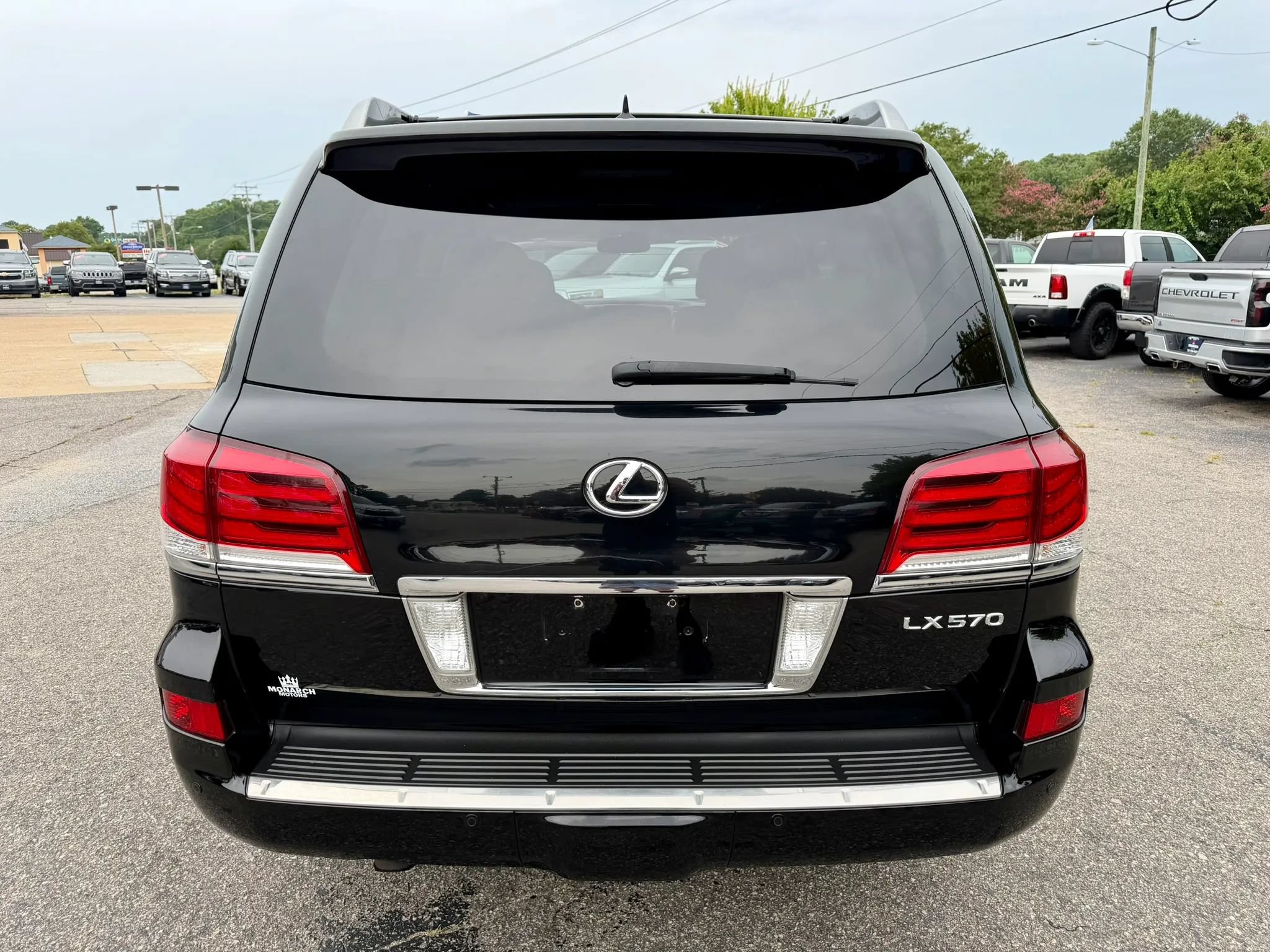 Used 2013 Lexus LX 570 4WD w/ Luxury Pkg image 4