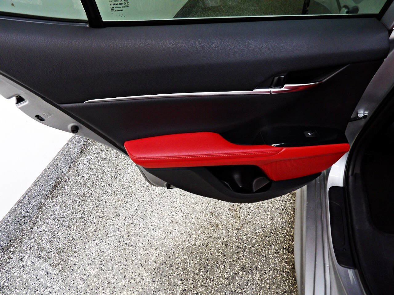 Used 2020 Toyota Camry XSE FWD image 9