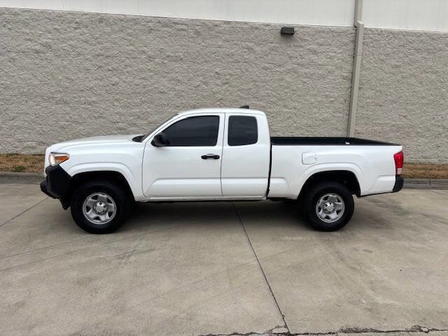 Used 2016 Toyota Tacoma SR image 11