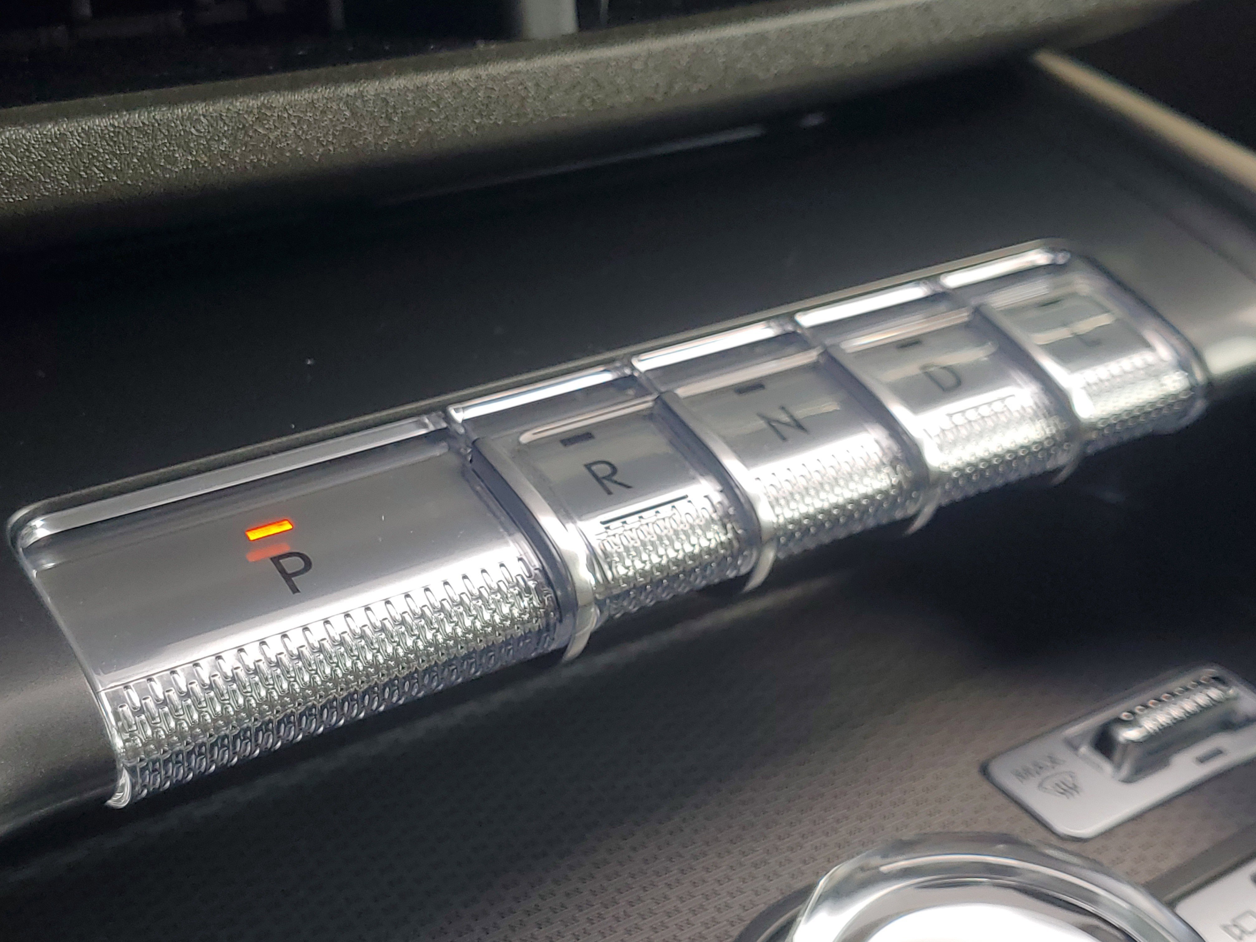 Used 2025 Lincoln Nautilus Premier image 34