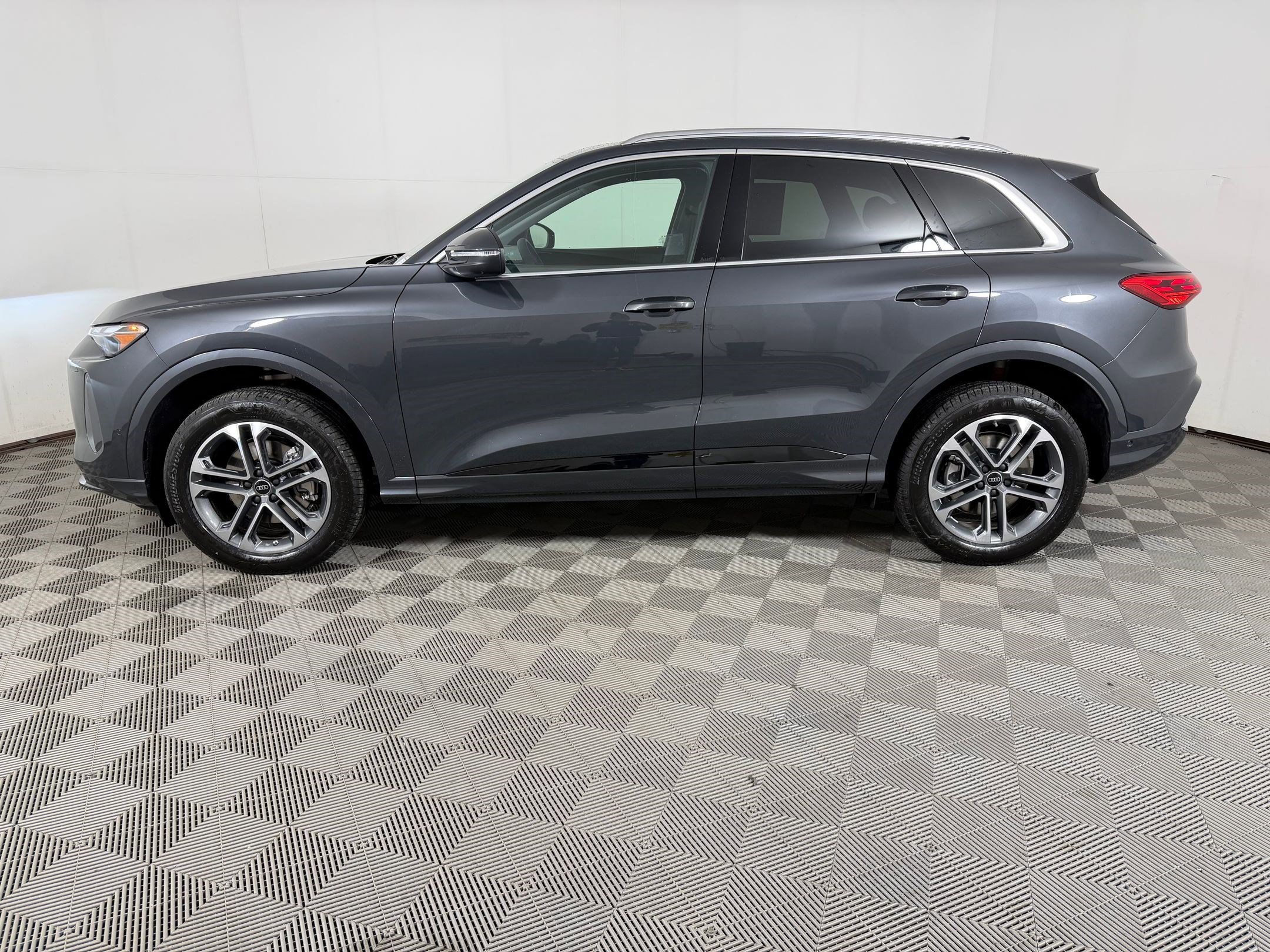 New 2026 Audi Q5 Premium AWD/4WD image 2