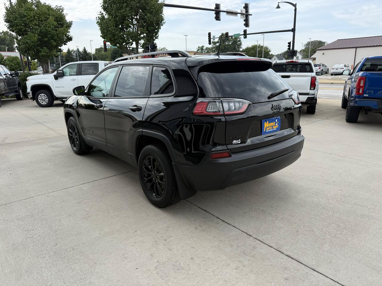 Used 2023 Jeep Cherokee Altitude Lux AWD/4WD image 4