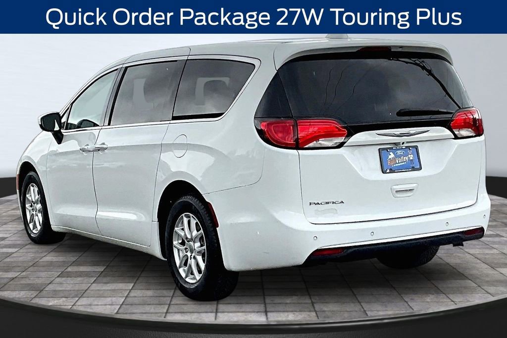 Used 2017 Chrysler Pacifica Touring Plus FWD image 4