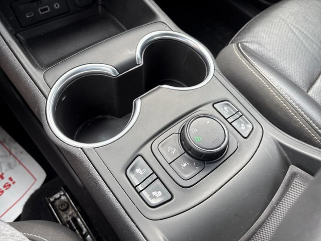 Used 2022 GMC Terrain SLT w/ LPO, Floor Liner Package AWD/4WD image 18