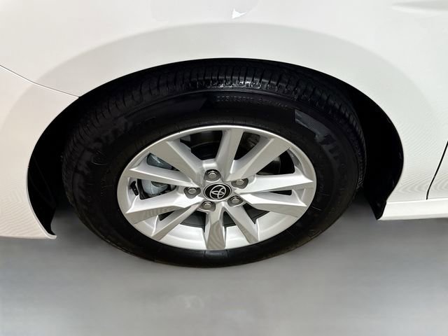 Used 2025 Toyota Camry LE image 30