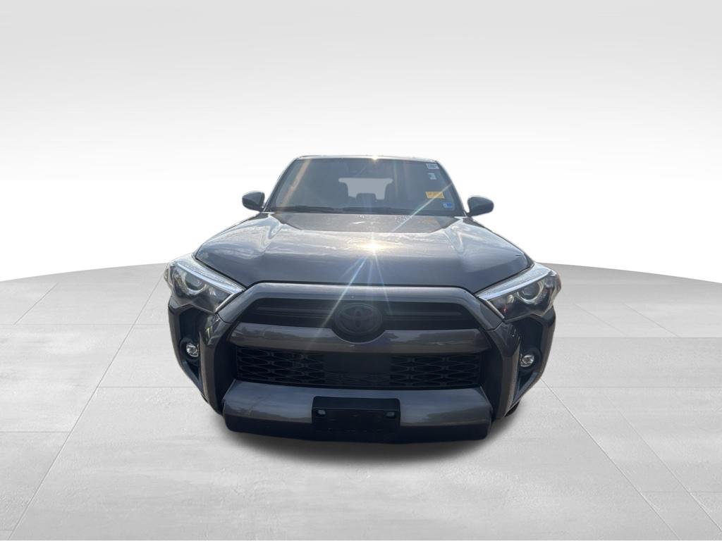 Used 2022 Toyota 4Runner SR5 AWD/4WD image 9
