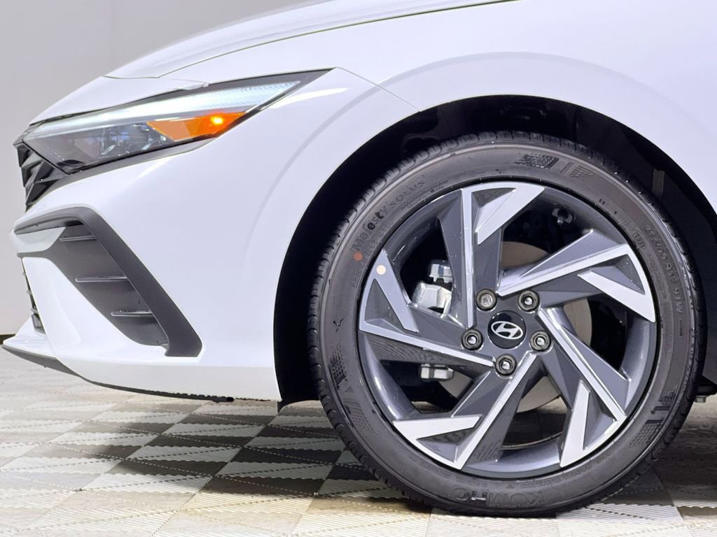 Used 2025 Hyundai Elantra Sport image 31