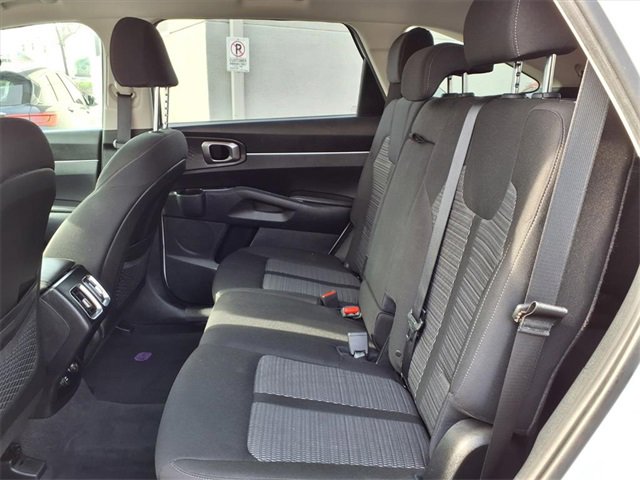 Used 2023 Kia Sorento LX image 9